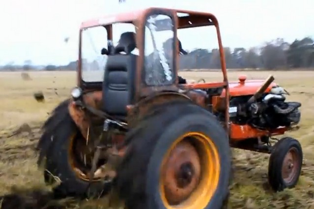 世界最速の農耕トラクターが速すぎる（動画）