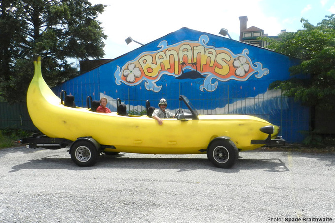 巨大なバナナの自動車が話題（写真＋動画）