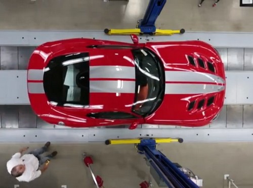 クライスラーのスポーツカー「バイパー」の工場生産ラインに潜入（動画）