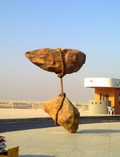 風の力を利用して砂漠の地雷を除去するジャイアントボールが凄い（写真）