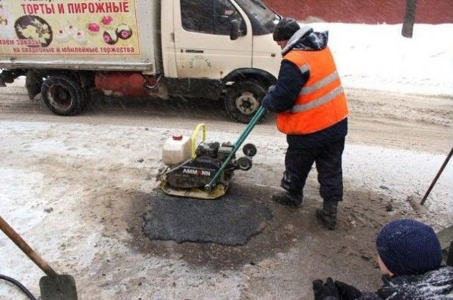 ロシアの道路工事、雪の上にアスファルトを敷くwww（写真99枚）