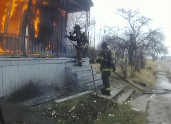 消防士のヘルメットに付けたカメラ映像が凄い（動画）