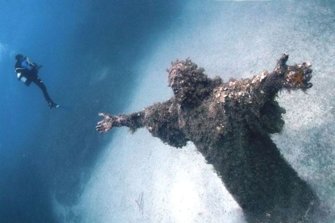 【廃墟】ソロモン諸島で座礁して放棄された「ワールド・ディスカバー号」