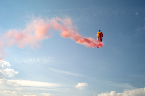 空が飛べる中国人「リ・ウェイ」の作品が凄い（写真16枚）