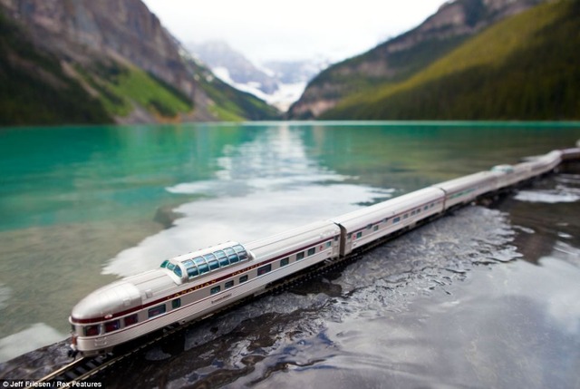 ミニチュア列車と自然が織り成す美しい風景（写真）
