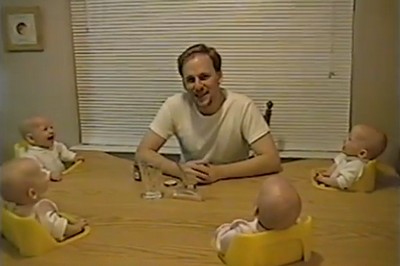 笑う四つ子の赤ちゃんが可愛すぎる（動画）