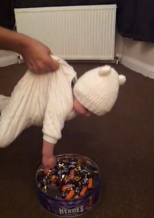 赤ちゃんのミッション：インポッシブル（動画）