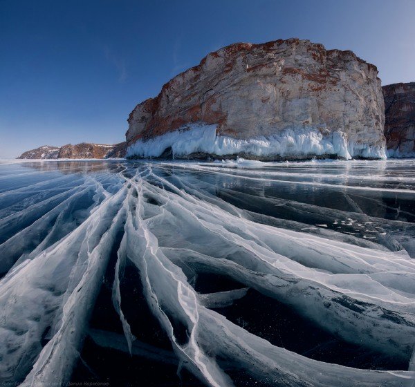 ロシア・バイカル湖の「氷の世界」が美しすぎる（写真20枚）
