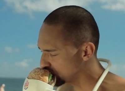 ハンズフリー・ハンバーガー、どこでもハンバーガーが食べれる?(海外CM)