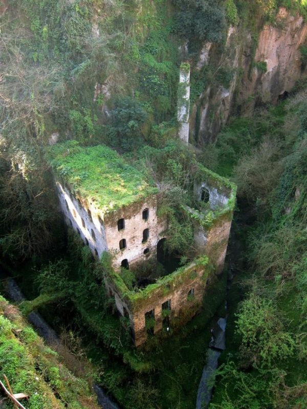 most_beautiful_abandoned_places_23
