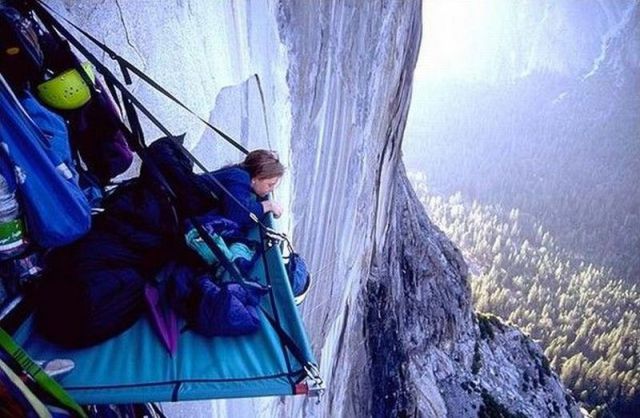 extreme_hanging_tents_640_07