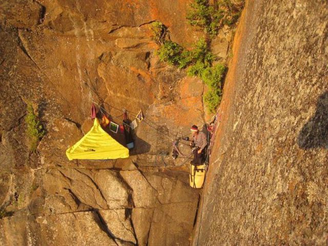 extreme_hanging_tents_640_06