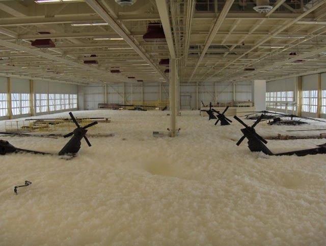 spot_the_helicopters_in_this_sea_of_foam_640_01
