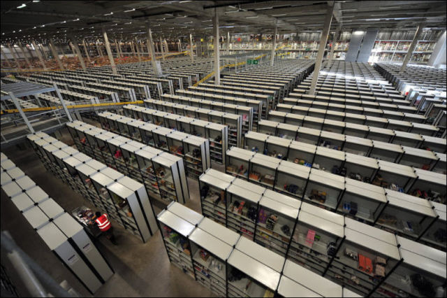 inside_the_enormous_amazon_warehouses_640_10