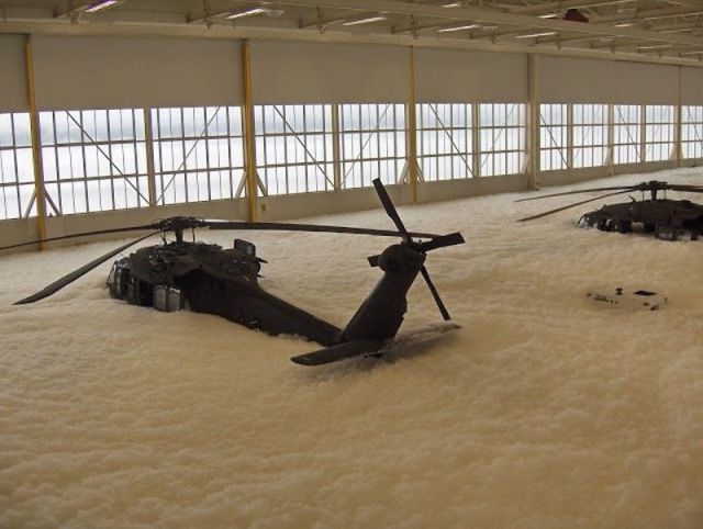 spot_the_helicopters_in_this_sea_of_foam_640_13