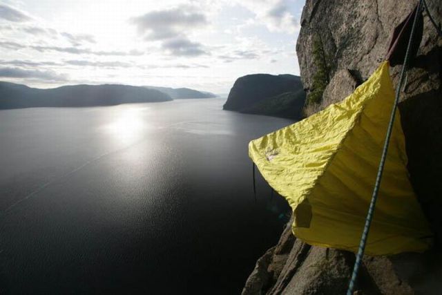 extreme_hanging_tents_640_05
