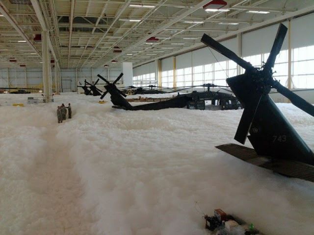 spot_the_helicopters_in_this_sea_of_foam_640_05