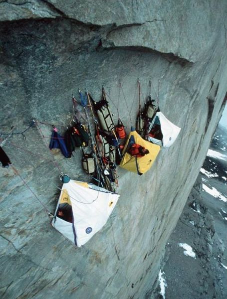 extreme_hanging_tents_640_02