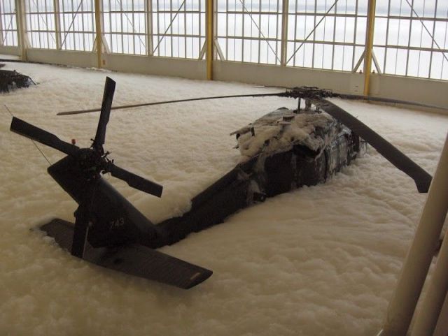 spot_the_helicopters_in_this_sea_of_foam_640_15